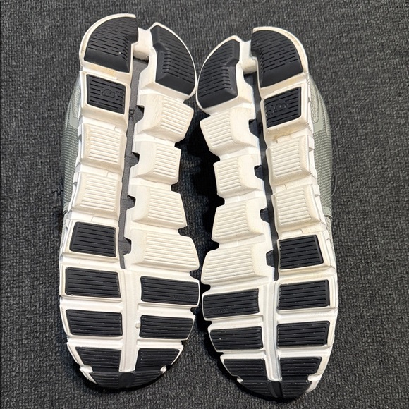 On Running Athletic Shoes in Gray and Black - Picture 5 of 11